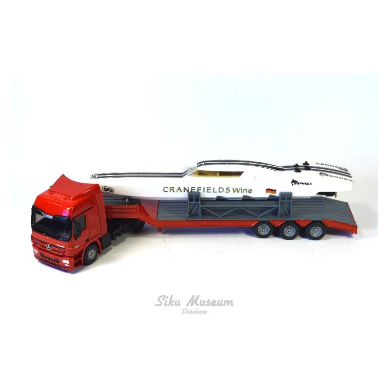 Mercedes Actros met speedboot