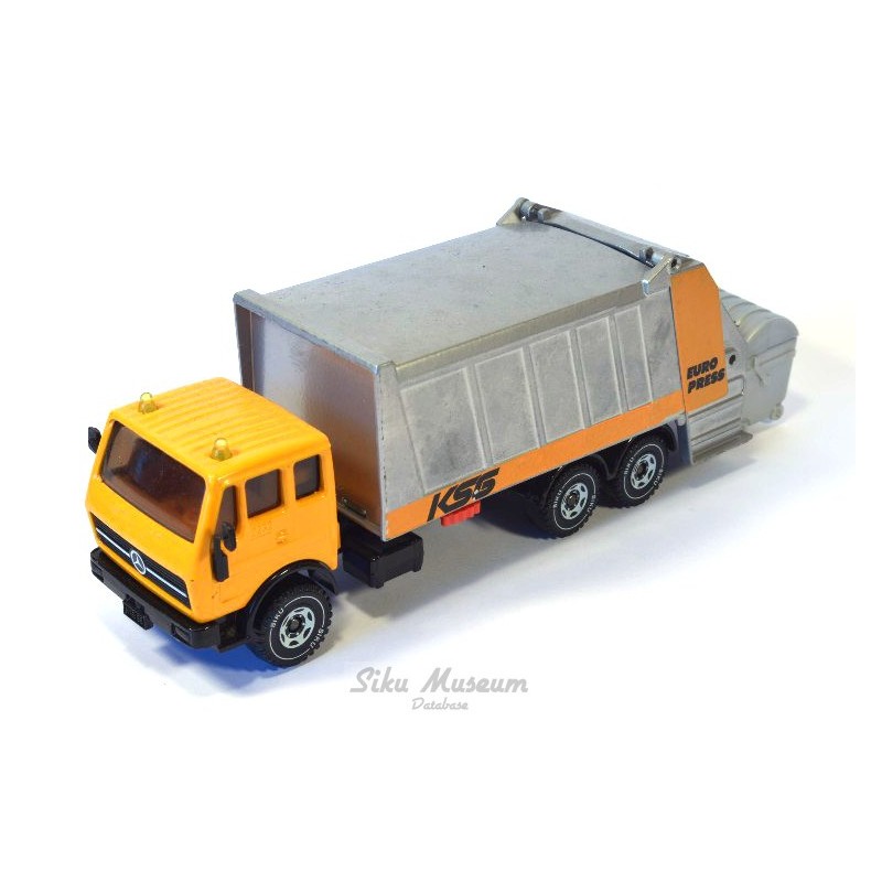 Mercedes 2232 refuse truck