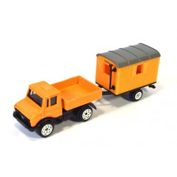 Mercedes Unimog U1500 mit Bauwagen