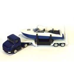 Scania mit Tieflader und Boot
