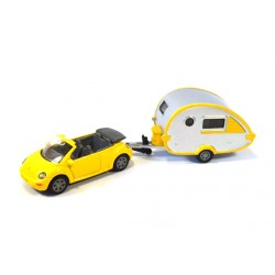 Volkswagen New Beetle with T@B caravan