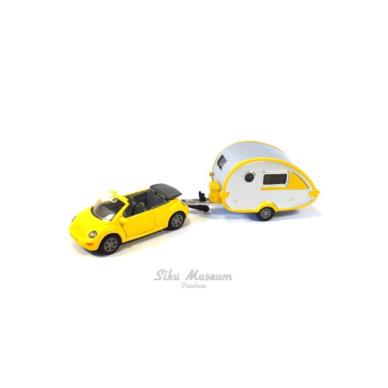 Volkswagen New Beetle with T@B caravan