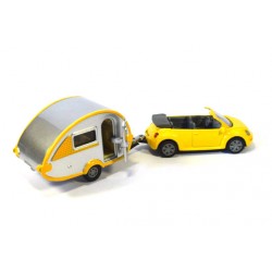 Volkswagen New Beetle with T@B caravan
