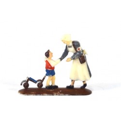 DRK sister (helps boys with scooter)