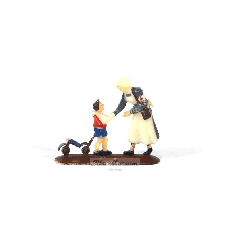 DRK sister (helps boys with scooter)
