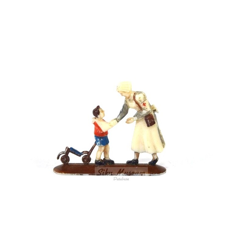 DRK sister (helps boys with scooter)