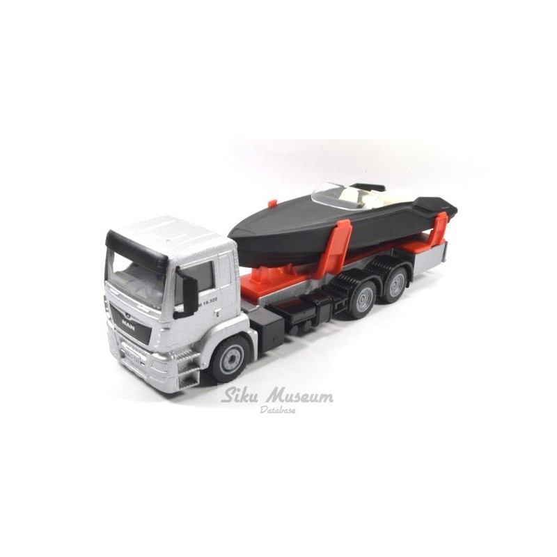 MAN TGM 26.320 met speedboot