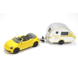 Volkswagen New Beetle with T@B caravan