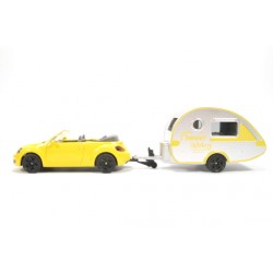Volkswagen New Beetle met T@B caravan