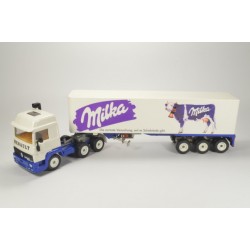 Renault Turbo met oplegger MILKA