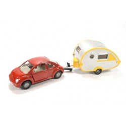 Volkswagen New Beetle with T@B caravan